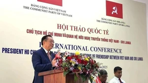 阮重义同志在题为“胡志明主席和越南与斯里兰卡传统友好关系”的国际研讨会上发表讲话。（图片来源：越通社）