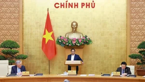 越南政府总理范明正主持召开5月份政府例行会议。