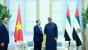 越南政府总理范明正于2024年10月与阿联酋总统谢赫·穆罕默德·本·扎耶德·阿勒纳哈扬举行会谈。（图片来源：政府门户网）