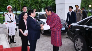 政府总理范明正欢迎不丹国王吉格梅·凯萨尔·纳姆耶尔·旺楚克对越南进行国事访问。