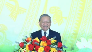 苏林总书记在会议上发表指导性讲话。