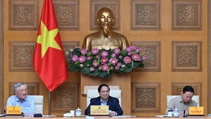 范明正总理主持召开两级地方政府模式实施一个月的初步总结会议。