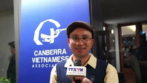 旅居堪培拉越南人协会主席、堪培拉越南企业家协会主席哈利·黄。（图片来源：越通社）