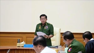 缅甸总司令敏昂莱于2025年7月31日在内比都出席缅甸国家安全与国防委员会会议并发表讲话。（图片来源：越通社）