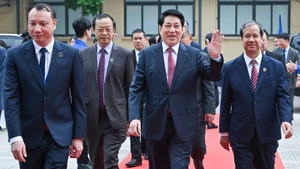 越南国家主席梁强出席越南教师节纪念典礼及第八次教育行业爱国竞赛大会。