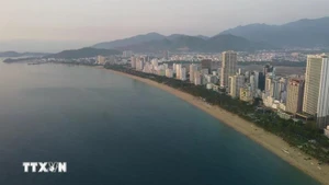 芽庄海滩。（图片来源：越通社）