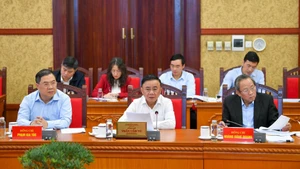 越共中央书记处常务书记主持核查越共十四大组织服务工作的会议。