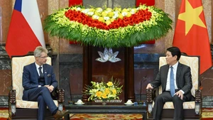 越南国家主席梁强会见捷克参议院议长米洛斯·维斯特奇尔。