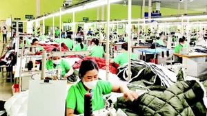 南定纺织服装股份公司出口纺织品服装生产。