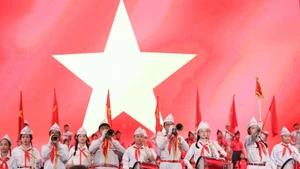 越南教育部门传统日80周年纪念典礼暨2025—2026学年开学典礼在河内隆重举行。