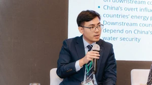 潘春勇先生为越共十四大文件草案提出意见。