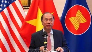 越南驻美国大使阮国勇发表讲话。（图片来源：越通社）