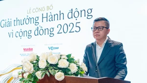 越共中央委员、《人民报》社总编辑、中央宣教与民运部副部长、越南新闻工作者协会主席黎国明在启动仪式上发表讲话。