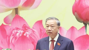 越共中央总书记苏林在会上发言。