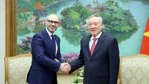 越南政府常务副总理阮和平会见常设仲裁法院(PCA)秘书长马辛·切佩拉。