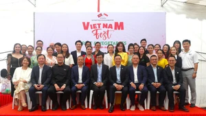 出席“2025年越南蔬果节”的代表合影。