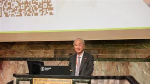 越南驻瑞士大使冯世龙发言。
