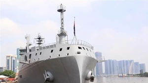 亚罗瓦号补给舰（HMNZS Aotearoa） 抵达胡志明市龙屋—庆会国际港。