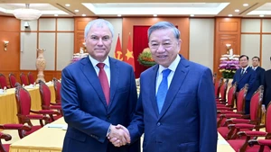 越共中央总书记苏林会见俄罗斯国家杜马主席维亚切斯拉夫·沃洛金。（登科 摄）