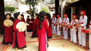 春曲的曲调多样，皆带有清新明快、充满民间气息的旋律，极易打动人心。
