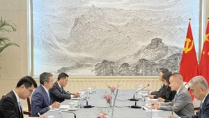 越南驻中国大使范清平会见中共中央对外联络部部长刘海星。(图片来源:越通社)