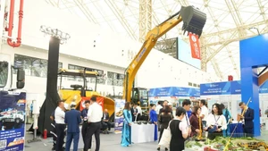 2025年越南工业与科技周在河内东英越南国家展览中心正式开幕。