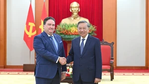 苏林总书记会见美国驻越大使马克·纳珀。