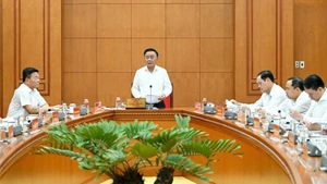 越共中央书记处常务书记陈锦秀在河内主持召开卫生部及有关机关党委的会议。（图片来源：越通社）