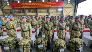 近250名干部和战士启程执行联合国维和任务【图表新闻】