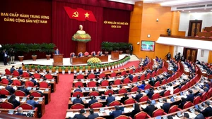 越南共产党第十三届中央委员会第十四次全体会议于11月5日上午在河内隆重开幕。（登科 摄）