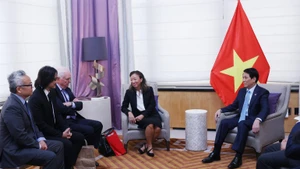 越南国家主席梁强会见了哥伦比亚大学韦瑟黑德东亚研究所和越南学项目的领导。（图片来源：越通社）