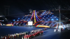 第33届东南亚运动会在泰国首都曼谷拉贾曼加拉国家体育场正式开幕。