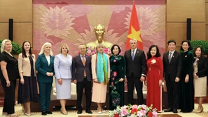 双方代表合影。