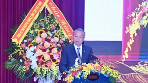 苏林总书记在典礼上发表讲话。