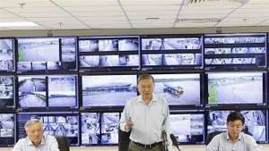 苏林总书记在与顺化市举行工作会谈上时发表讲话。