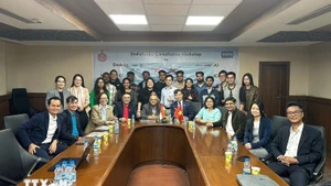 与会代表合影留念。