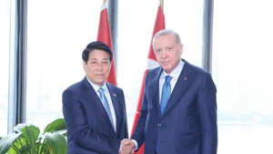 越南国家主席梁强在纽约会见土耳其总统雷杰普·塔伊普·埃尔多安。（图片来源：越通社）