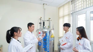 征集对越共十四大文件草案的意见：打造人才高地 为青年发展铺路搭桥【视频】