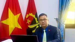 越南驻安哥拉大使杨正职。