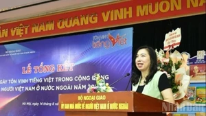 越南外交部副部长黎氏秋姮在会上发表讲话。