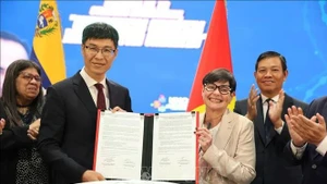邮电学院与UNC合作备忘录签署仪式。