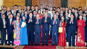 越共中央总书记苏林会见2025年越南优秀农民与农业科学家代表。