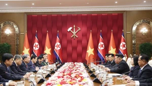 越共中央总书记苏林与朝鲜劳动党总书记、国务委员长金正恩举行会谈。