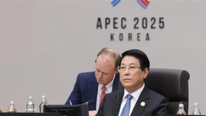 越南国家主席梁强出席2025年APEC领导人会议第一阶段会议。