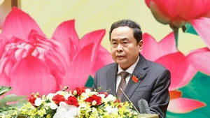 国会党委书记、国会主席陈青敏致开幕词。