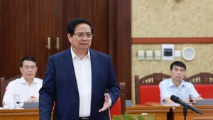 范明正总理主持会议。