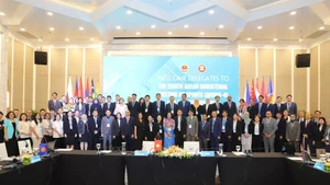 与会代表合影。