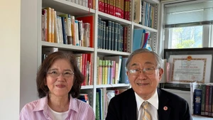 日本著名越南问题研究学者古田元夫夫妻。）（图片来源：越通社）