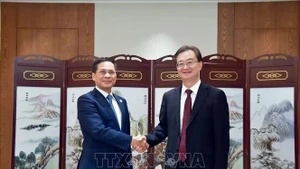 越南政府副总理兼外交部长裴青山会见泰国外交部长玛里·沙炎蓬。