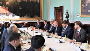 国会副主席阮克定会见丹麦议会议长索伦·盖德。